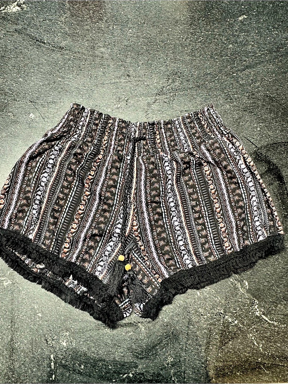 No Boundaries Printed Lace-Trim High Waist Shorts Size Large